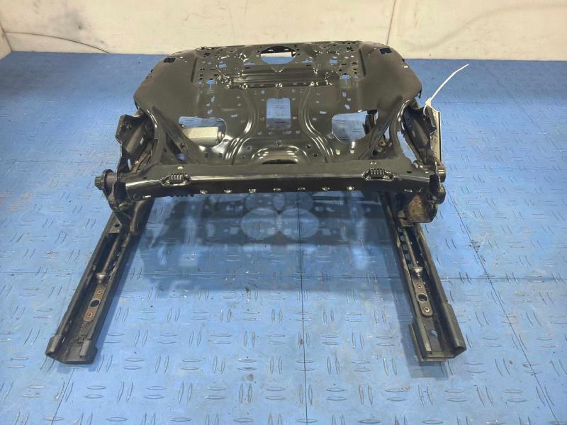 2015 Volkswagen Passat Seat Track