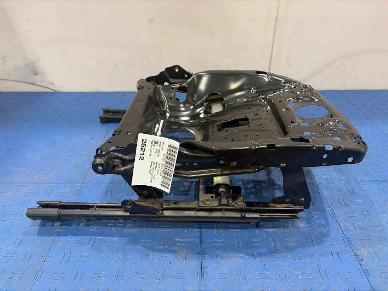 2015 Volkswagen Passat Seat Track