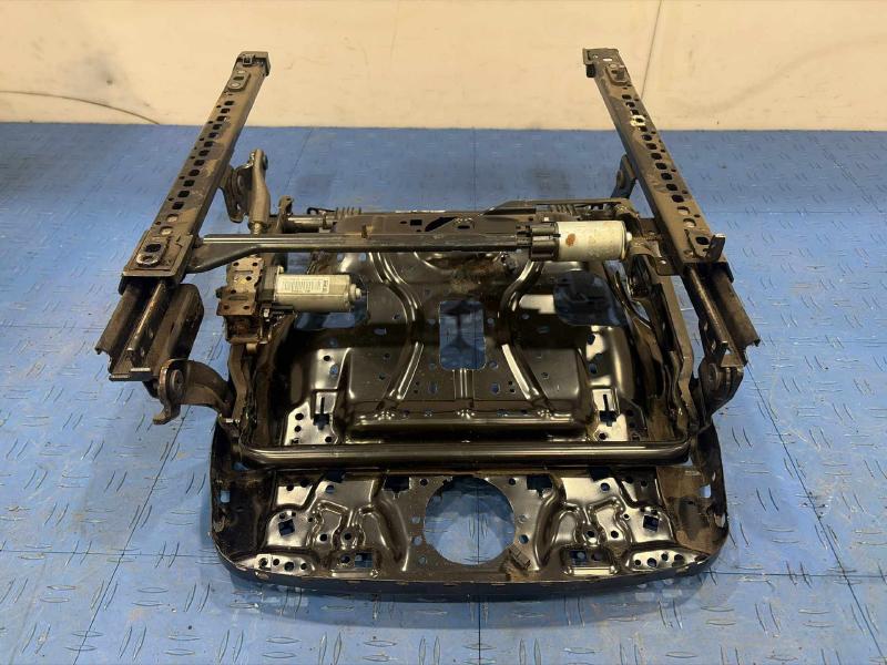 2015 Volkswagen Passat Seat Track