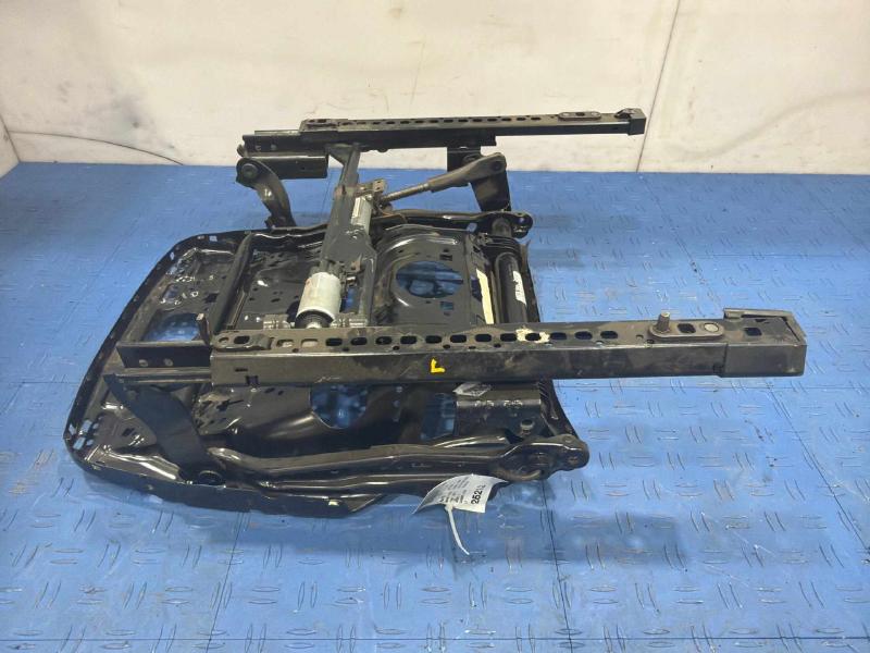 2015 Volkswagen Passat Seat Track