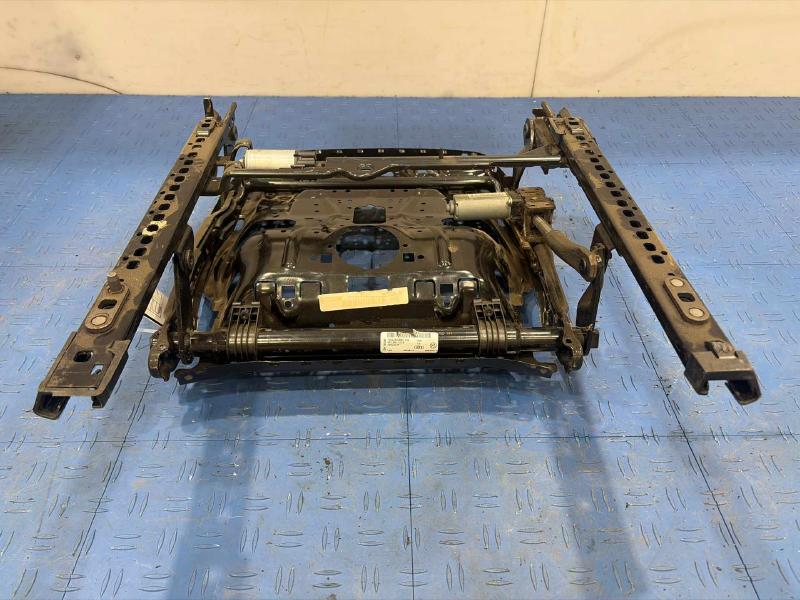 2015 Volkswagen Passat Seat Track