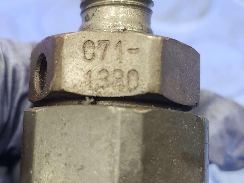 1988-1993 Isuzu NPR 3.9L Diesel OEM Fuel Injector Genuine Factory Original Part