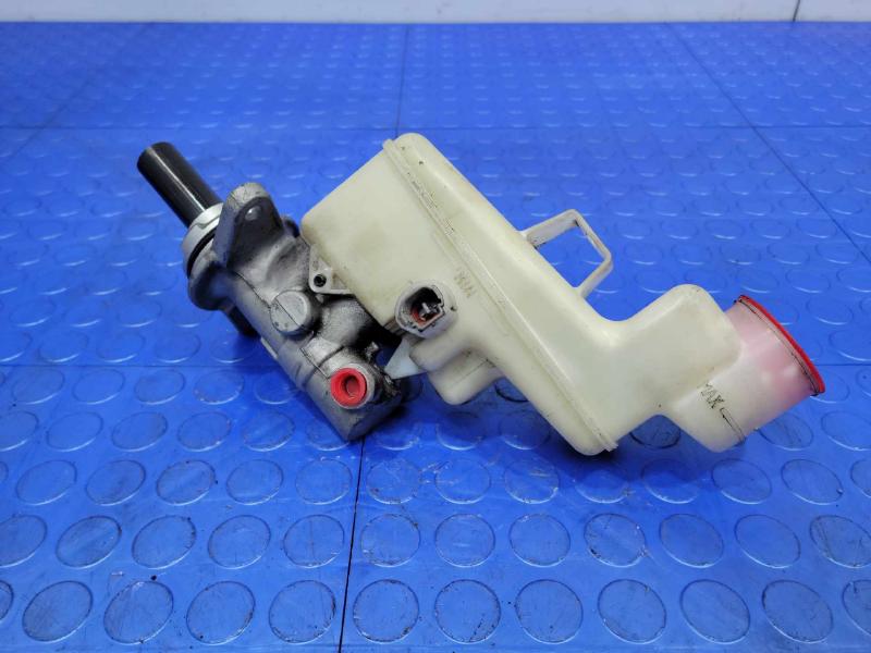 2014-2017 Toyota Camry Brake Master Cylinder Assembly Genuine OEM 4720106443