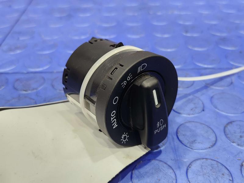 2017 Dodge Grand Caravan Headlight Switch (Dash Mtd)