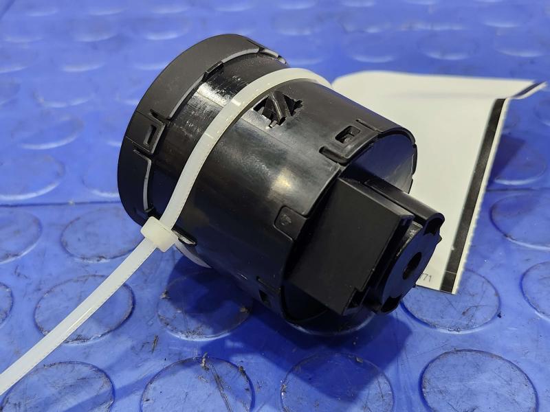 2017 Dodge Grand Caravan Headlight Switch (Dash Mtd)