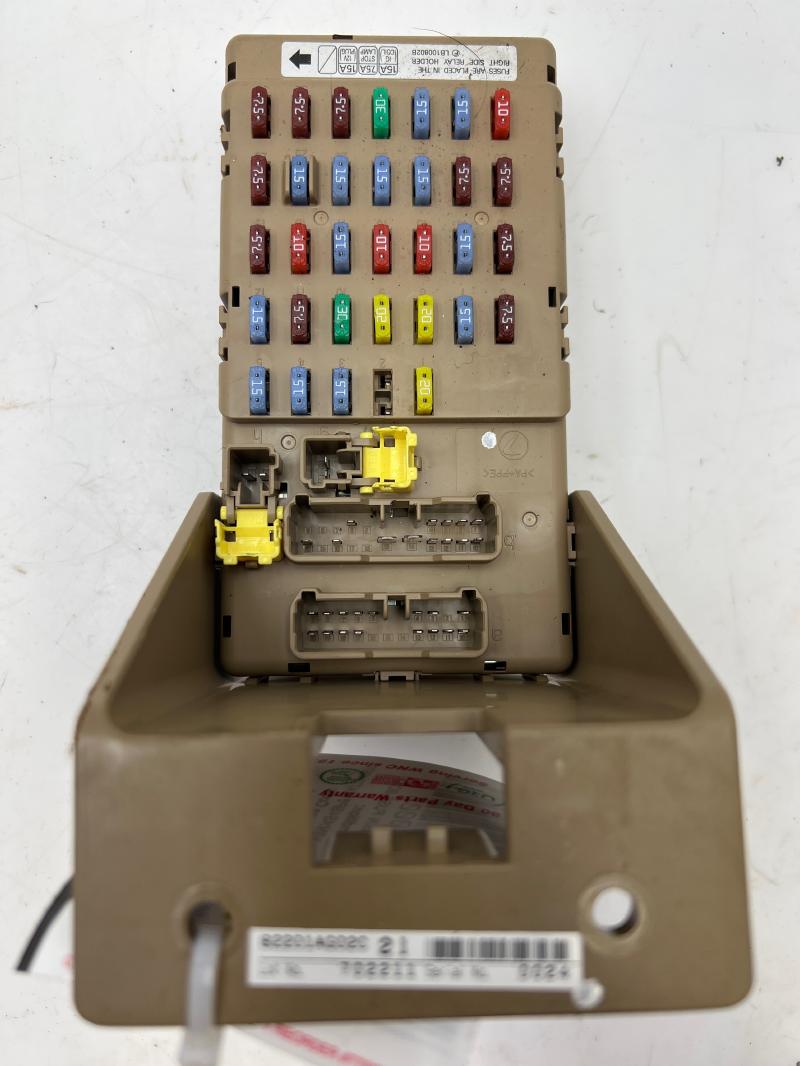 2007 - 2009 Subaru Outback Cabin Fuse Box Junction Block 82201AG02C