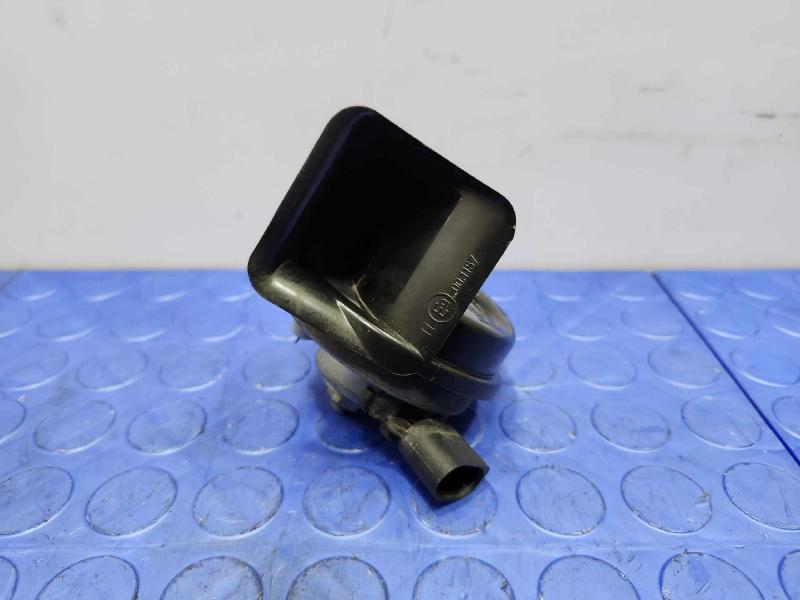 2016 BMW 528I Horn