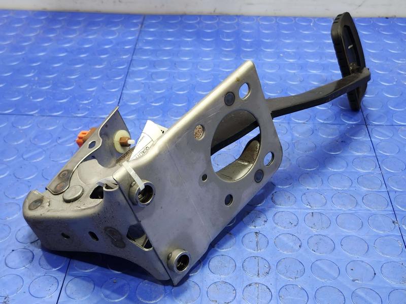 2011-2020 Mitsubishi Outlander Sport Brake Pedal Assembly OEM MN101625