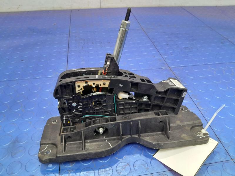 2017-2018 GMC Acadia Automatic Gear Shifter Assembly Genuine OEM 84005896