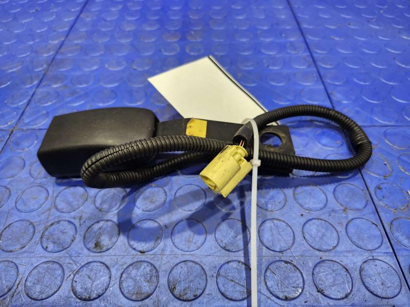 2008 Subaru Legacy Front Seat Belt