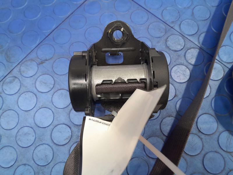 2017 GMC Acadia Rear Seat Belt