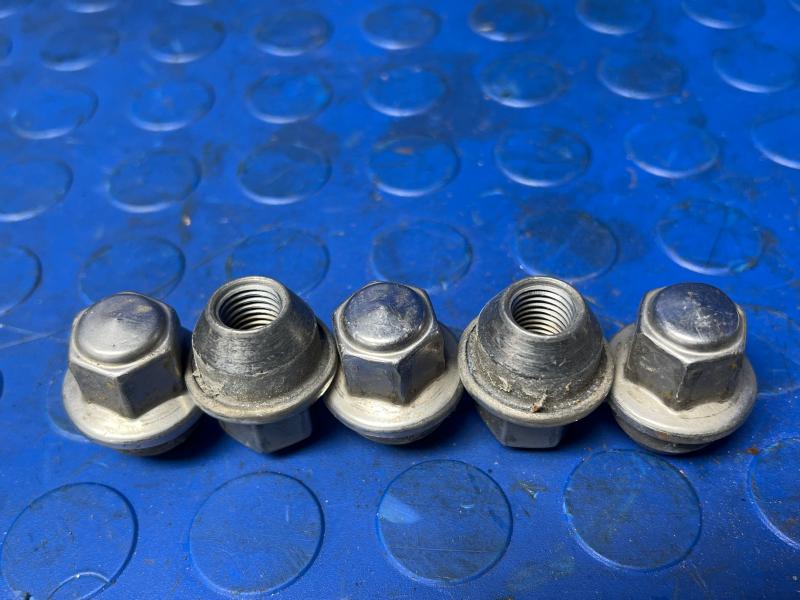 2015 Ford Focus Lug Nuts