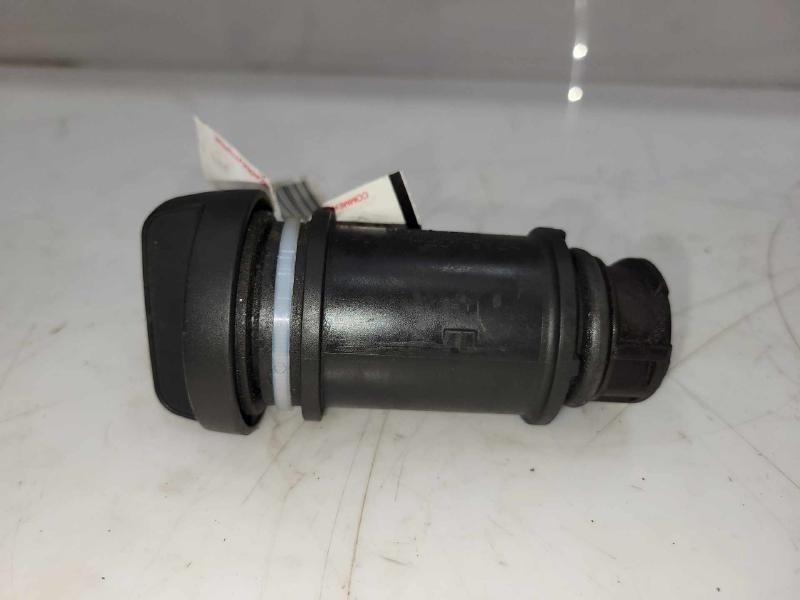 2010 Mercedes E-Class Engine Oil Filler Tube