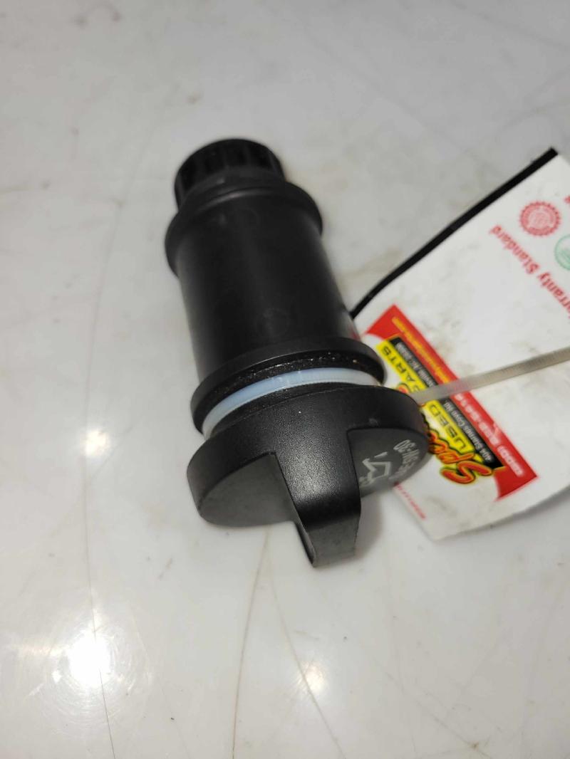 2010 Mercedes E-Class Engine Oil Filler Tube