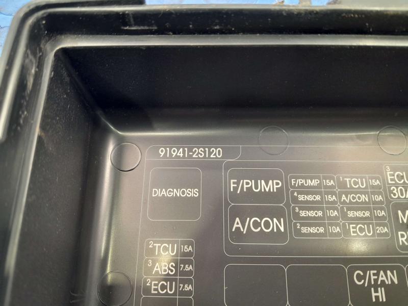 2015 Hyundai Tucson Engine Fuse Box