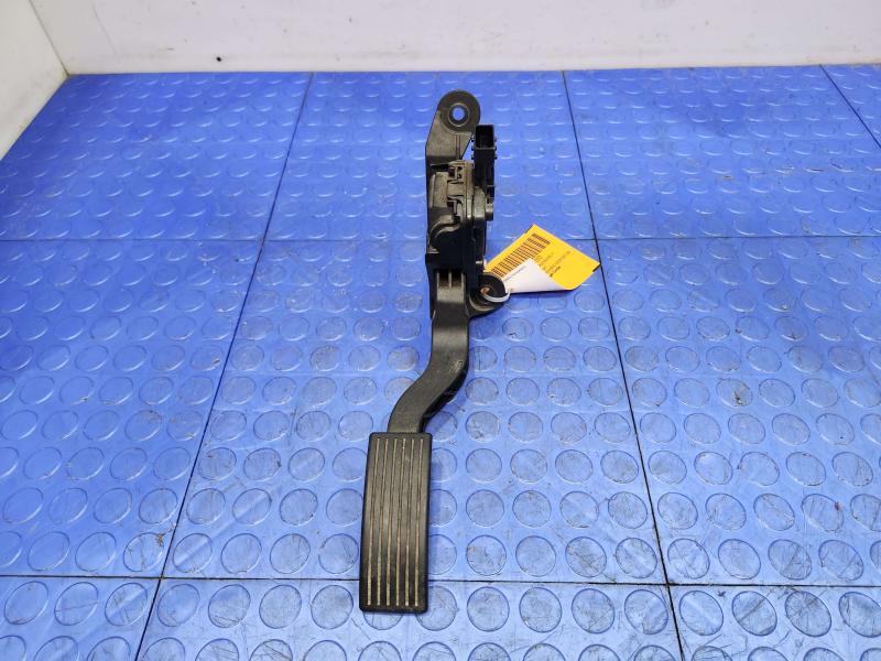2016 Kia Sedona Pedal Assembly