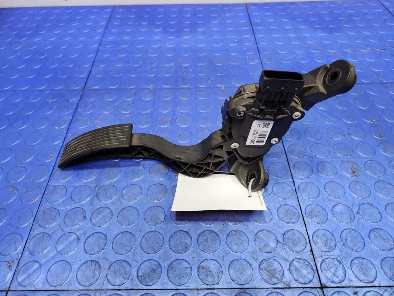 2016 Kia Sedona Pedal Assembly