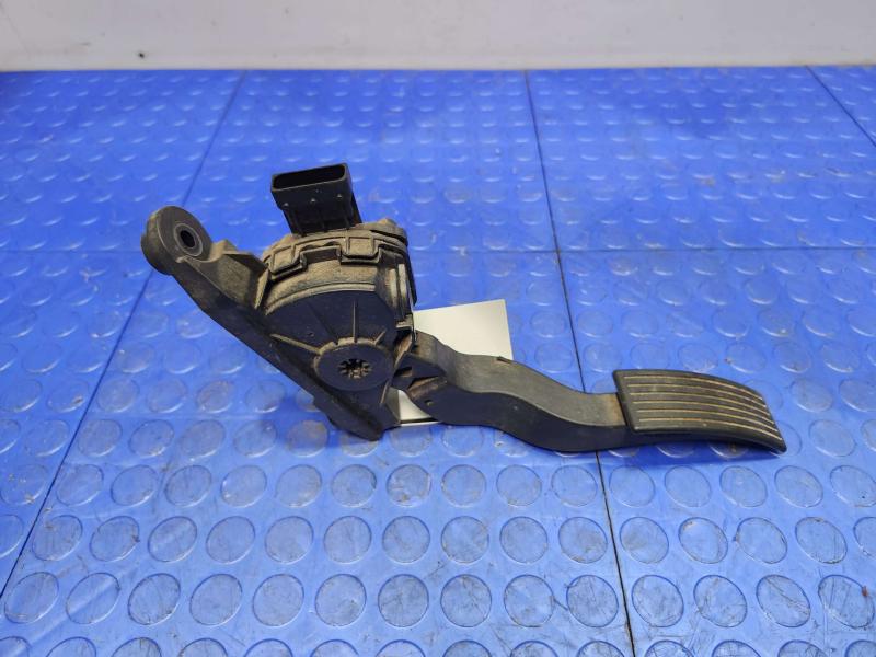 2016 Kia Sedona Pedal Assembly