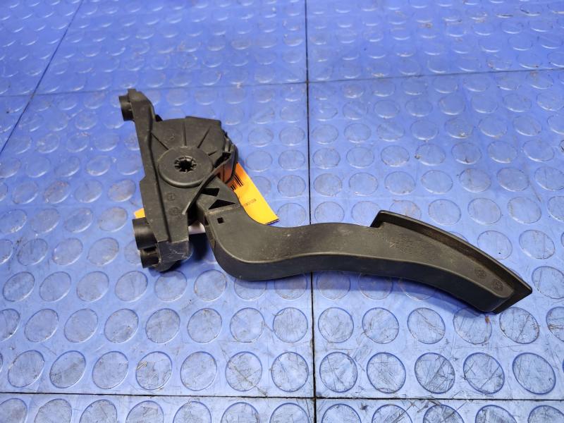 2016 Kia Sedona Pedal Assembly