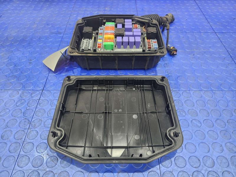 2011 Maserati Quattroporte Engine Fuse Box