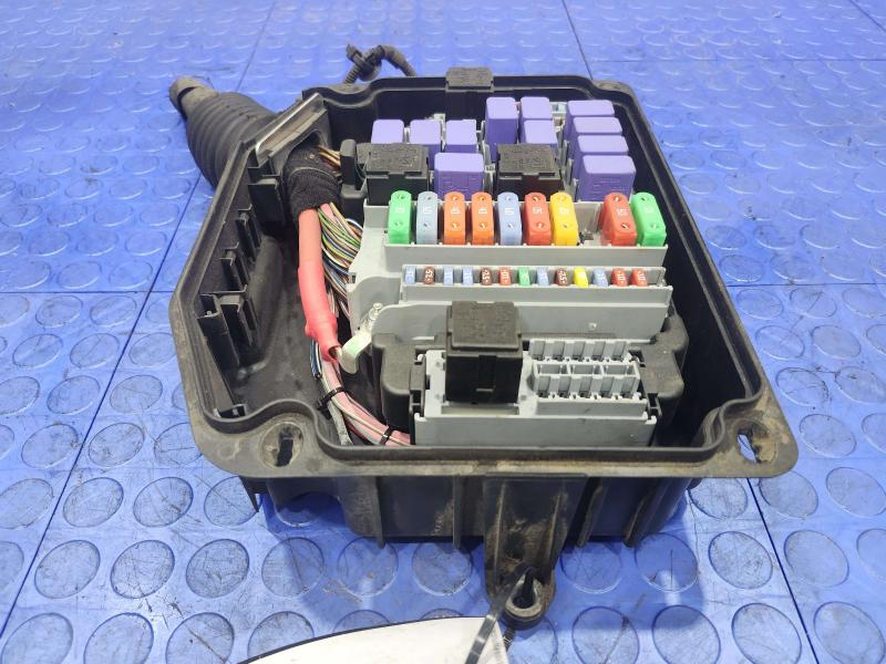 2011 Maserati Quattroporte Engine Fuse Box