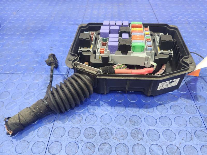 2011 Maserati Quattroporte Engine Fuse Box