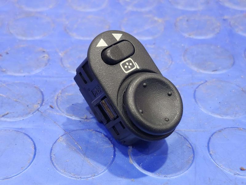 2009 Chevrolet Malibu Door Switch Front