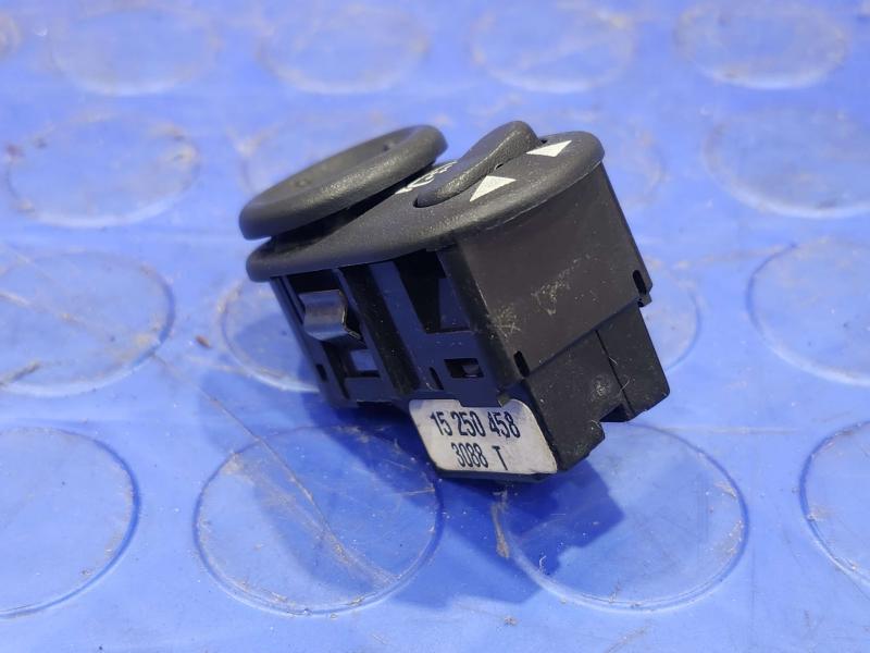 2009 Chevrolet Malibu Door Switch Front