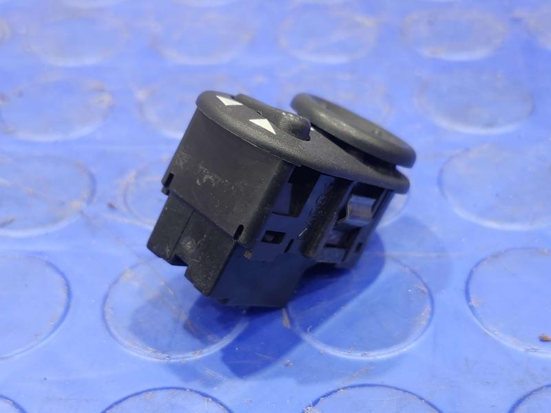 2009 Chevrolet Malibu Door Switch Front