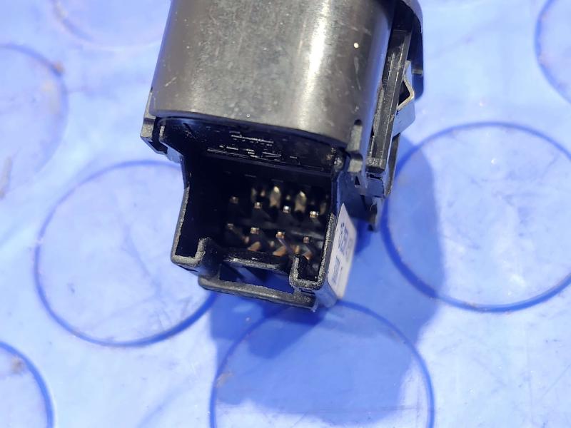 2009 Chevrolet Malibu Door Switch Front