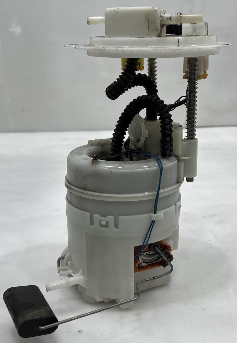 2011 - 2013 Kia Sorento 3.5L Fuel Pump Assembly OEM 311101U500