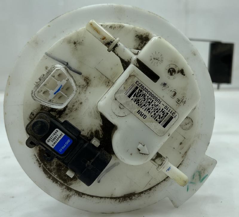 2011 - 2013 Kia Sorento 3.5L Fuel Pump Assembly OEM 311101U500