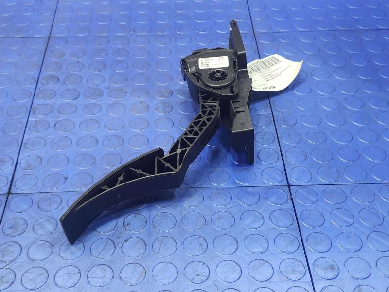 2014-2015 Dodge Durango Accelerator Pedal Assembly Genuine OEM Part 52124785AE