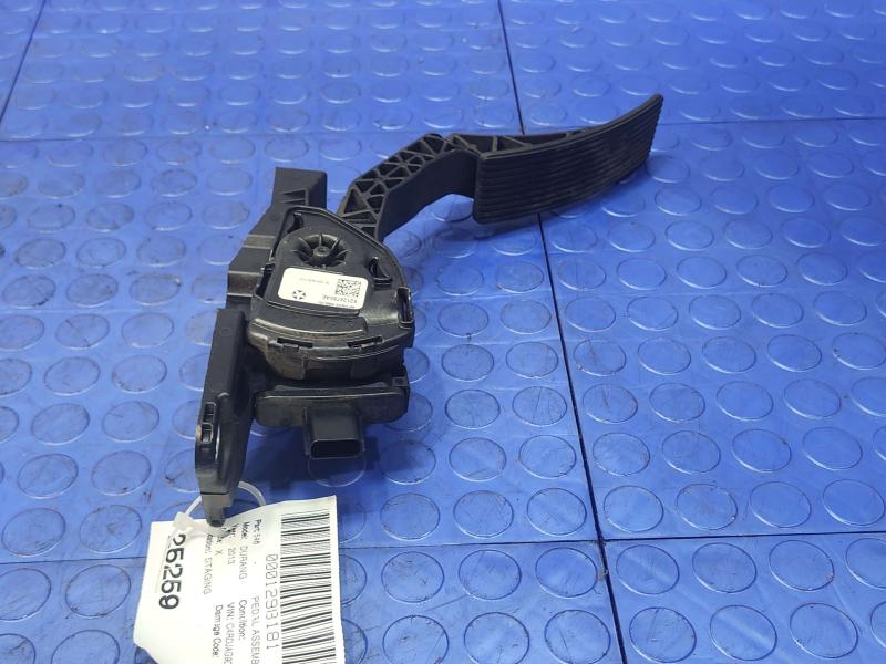 2014-2015 Dodge Durango Accelerator Pedal Assembly Genuine OEM Part 52124785AE