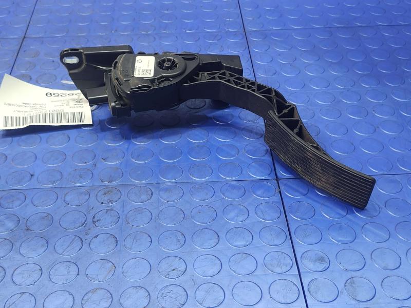 2014-2015 Dodge Durango Accelerator Pedal Assembly Genuine OEM Part 52124785AE