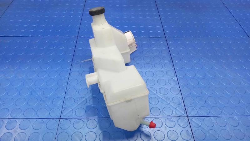 2015 Nissan Rogue Coolant Recovery Bottle