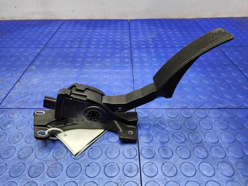 2011-2013 Dodge Durango Accelerator Pedal Assembly Genuine OEM Part 52124785AD