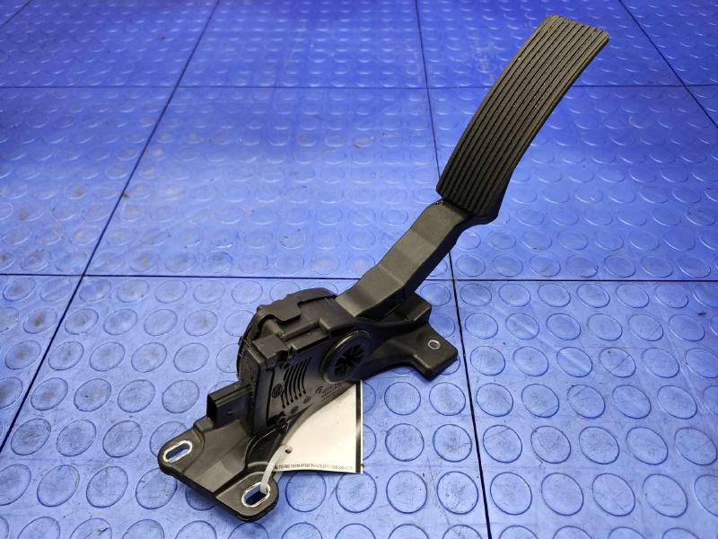 2011-2013 Dodge Durango Accelerator Pedal Assembly Genuine OEM Part 52124785AD
