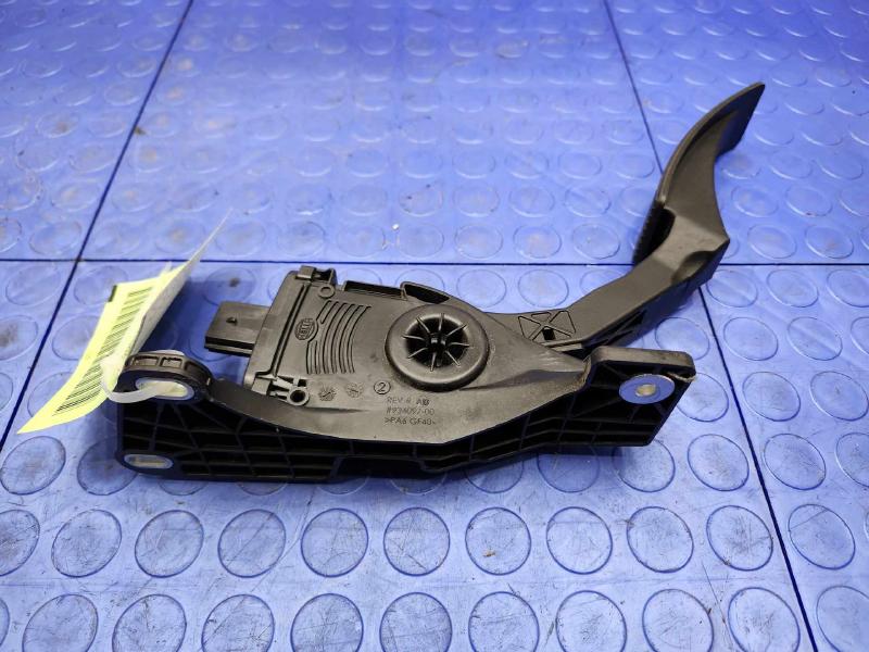 2011-2013 Dodge Durango Accelerator Pedal Assembly Genuine OEM Part 52124785AD