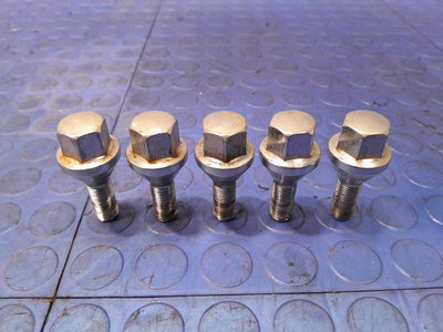 2015 Chrysler 200 Lug Nuts