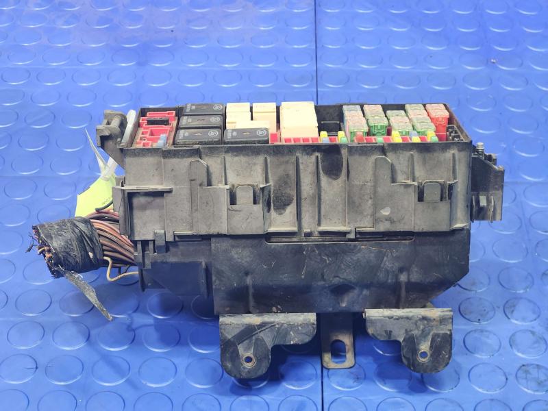 2003 Lincoln Town Car Engine Fuse Box