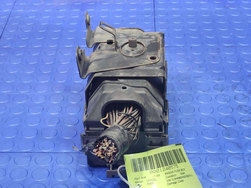 2003 Lincoln Town Car Engine Fuse Box