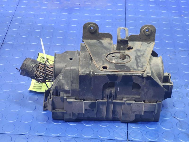 2003 Lincoln Town Car Engine Fuse Box