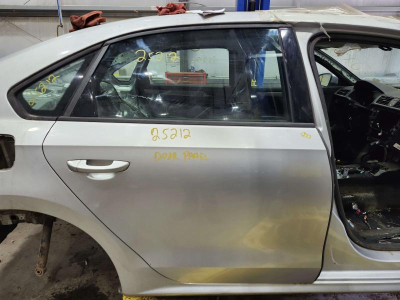 2015 Volkswagen Passat Rear Door