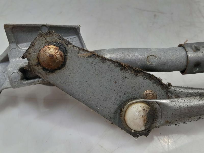 2006-2011 Cadillac DTS Windshield Wiper Linkage Transmission OEM 10374583