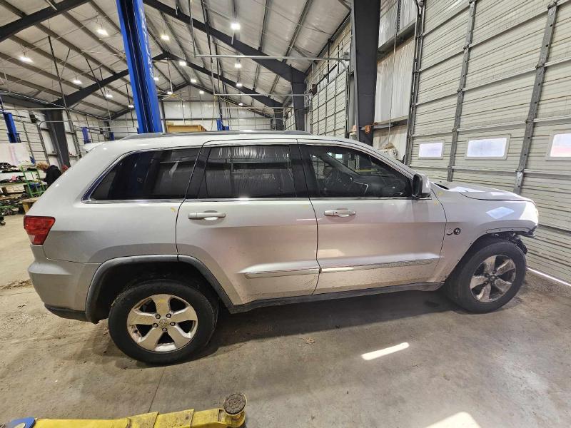 2012 Jeep Grand Cherokee Center Pillar