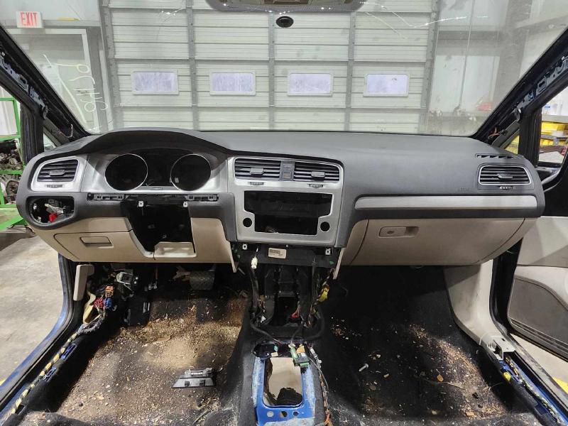 2015 Volkswagen Golf Dash Panel