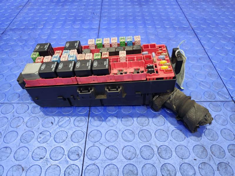 2008 Ford F-250 Super Duty Engine Fuse Box