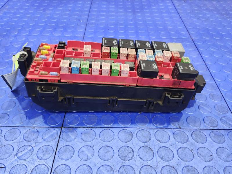 2008 Ford F-250 Super Duty Engine Fuse Box