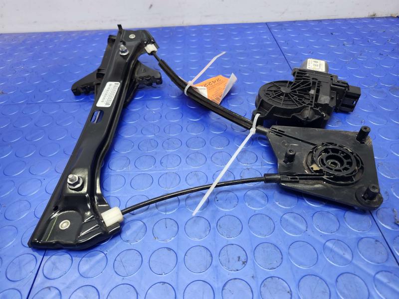 2015 Volkswagen Passat Side/Rear/Cargo Regulator